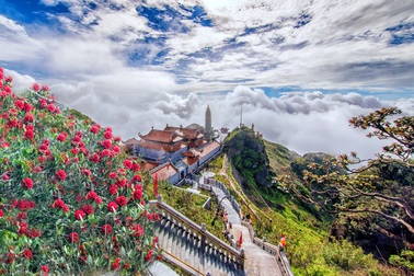 Những người “dệt suối hoa” trên sườn Hoàng Liên Sơn