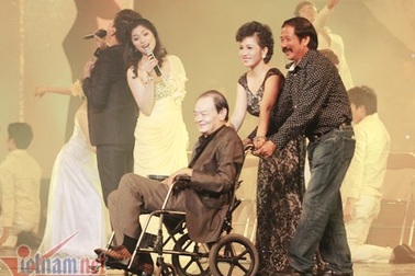 Nhạc sĩ Thanh Tùng: Ngồi xe lăn, cười và im lặng...