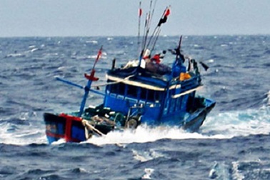 Tiếp tục tìm kiếm 8 thuyền viên mất tích vụ 2 tàu hàng va nhau 