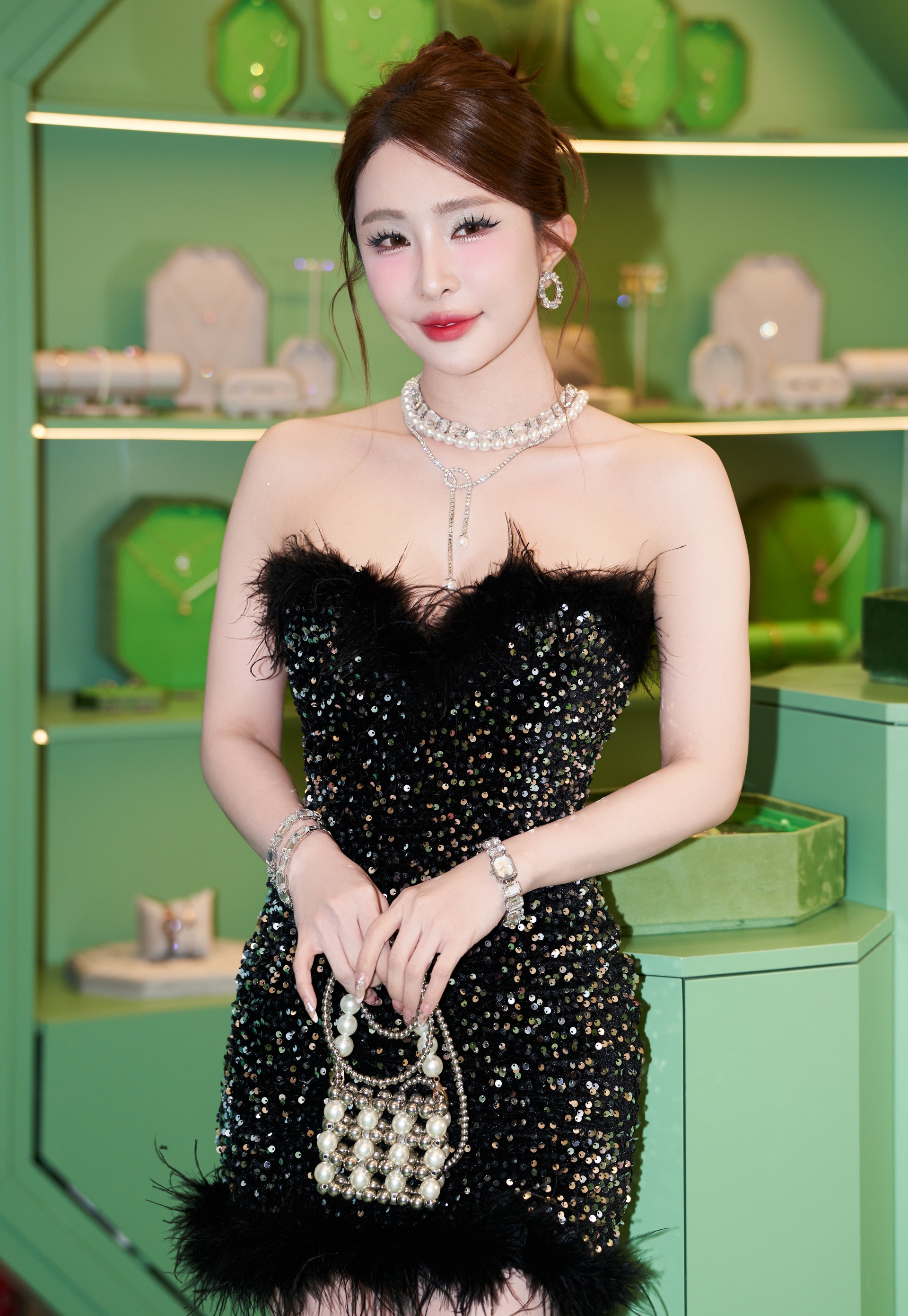 Hoa hậu Hương Giang đọ vẻ quyến rũ bên dàn mỹ nhân Việt - 7 Hoa hậu Hương Giang đọ vẻ quyến rũ bên dàn mỹ nhân Việt - 7