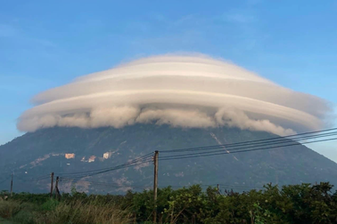 Giải mã hiện tượng đám mây trên núi Bà Đen giống UFO