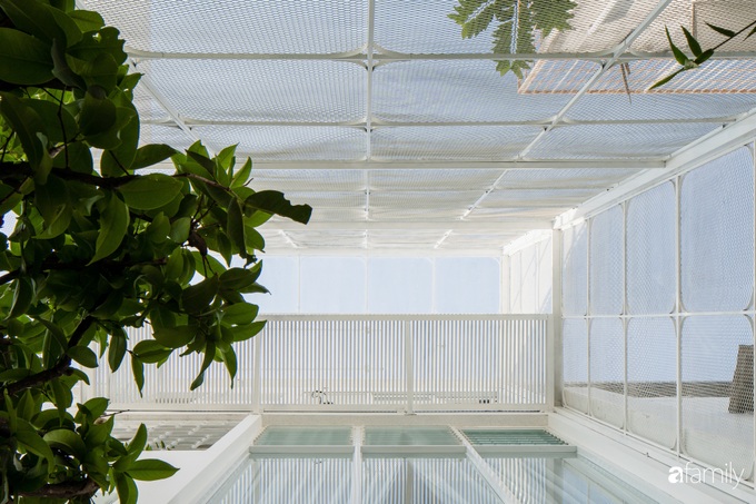 Ngôi nhà 90m2 màu trắng chỉ có bóng nắng và cây xanh ở quận 7, TP. HCM - Ảnh 18. Ngôi nhà 90m2 màu trắng chỉ có bóng nắng và cây xanh ở quận 7, TP. HCM - Ảnh 18.
