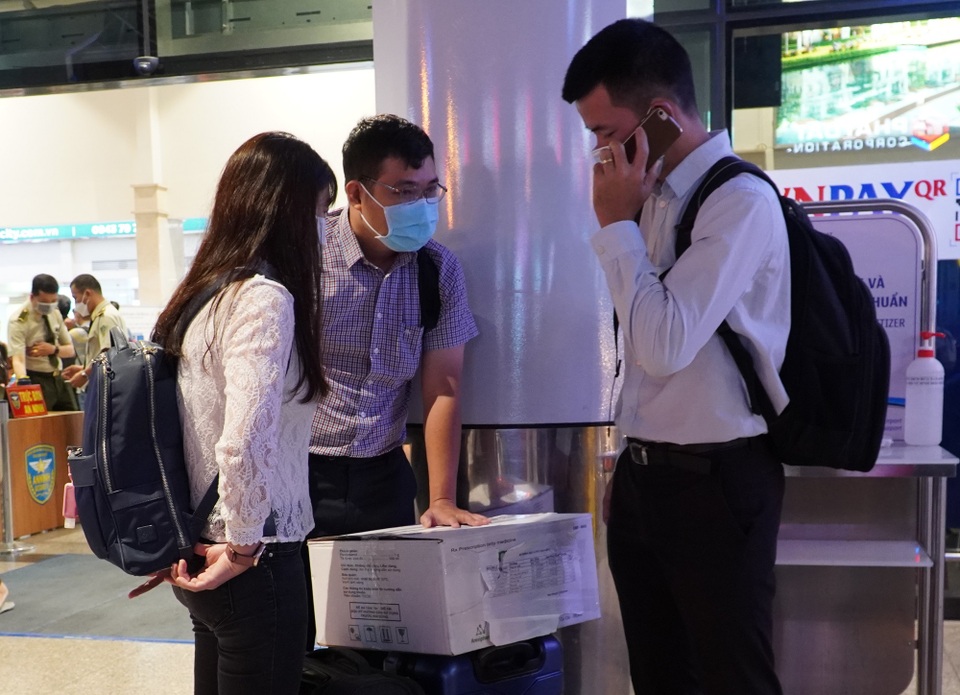 Nhóm bác sĩ Bệnh viện Chợ Rẫy đi vào vùng dịch… chưa biết ngày về - 2 Nhóm bác sĩ Bệnh viện Chợ Rẫy đi vào vùng dịch… chưa biết ngày về - 2