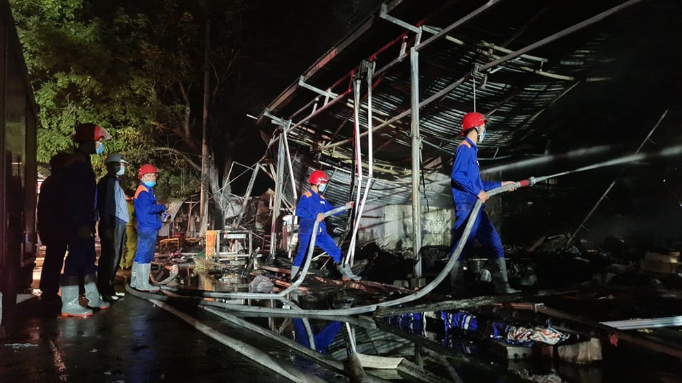 Cháy lớn chợ Núi Đèo ở Hải Phòng, nhiều ki ốt bị thiêu rụi - 3 Cháy lớn chợ Núi Đèo ở Hải Phòng, nhiều ki ốt bị thiêu rụi - 3