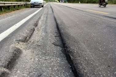 Bộ GTVT yêu cầu kiểm tra những “con lươn khổng lồ trên quốc lộ”