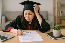 Áp lực SV năm cuối (kỳ 3): "Cày" bằng giỏi hay luyện kỹ năng mềm?