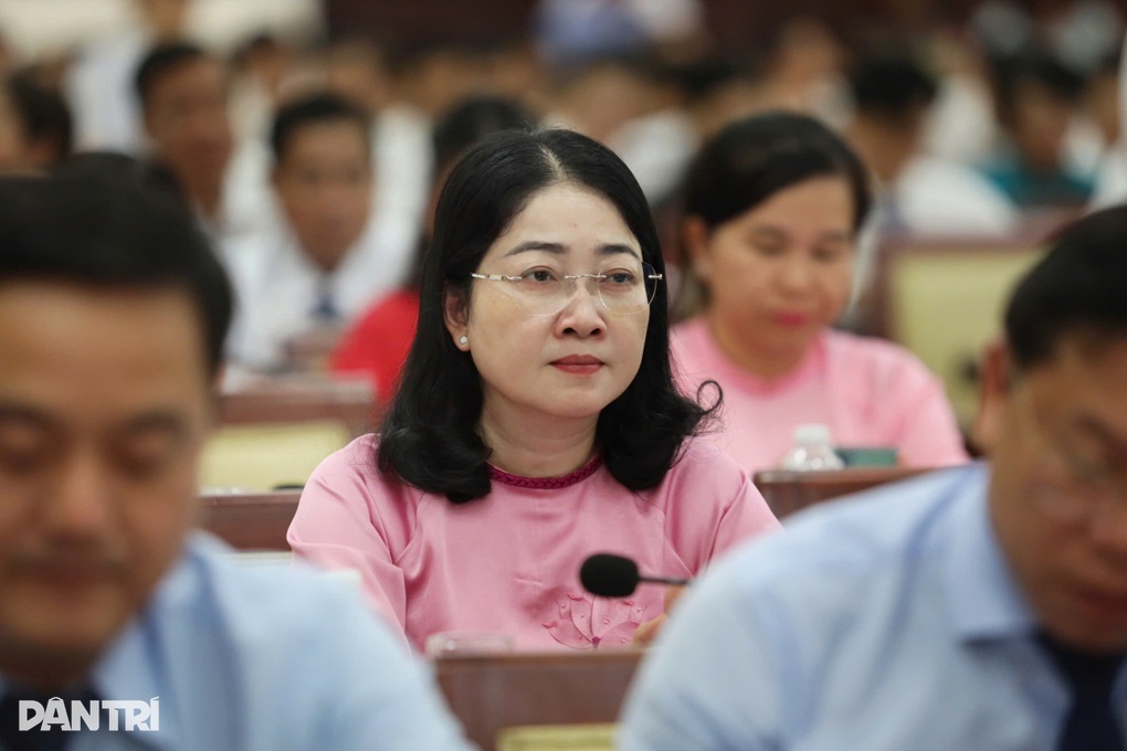 Tranh luận việc ủy quyền công chức xã ở TPHCM chứng thực giấy tờ đất đai - 3 Tranh luận việc ủy quyền công chức xã ở TPHCM chứng thực giấy tờ đất đai - 3