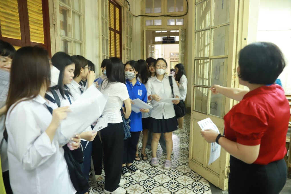 Hơn 1 triệu thí sinh làm thủ tục dự thi tốt nghiệp THPT 2023 - 20 Hơn 1 triệu thí sinh làm thủ tục dự thi tốt nghiệp THPT 2023 - 20