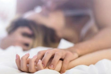 Hẹn hò qua mạng: Gặp lần đầu đã "trao thân", nữ sinh mắc bệnh xã hội