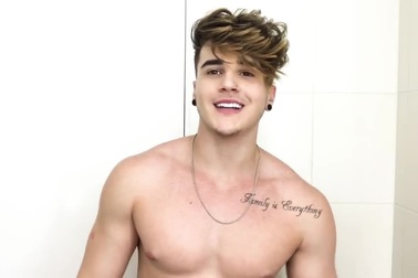 CĐV Brazil giống Justin Bieber dạy cách tạo kiểu tóc trên Youtube