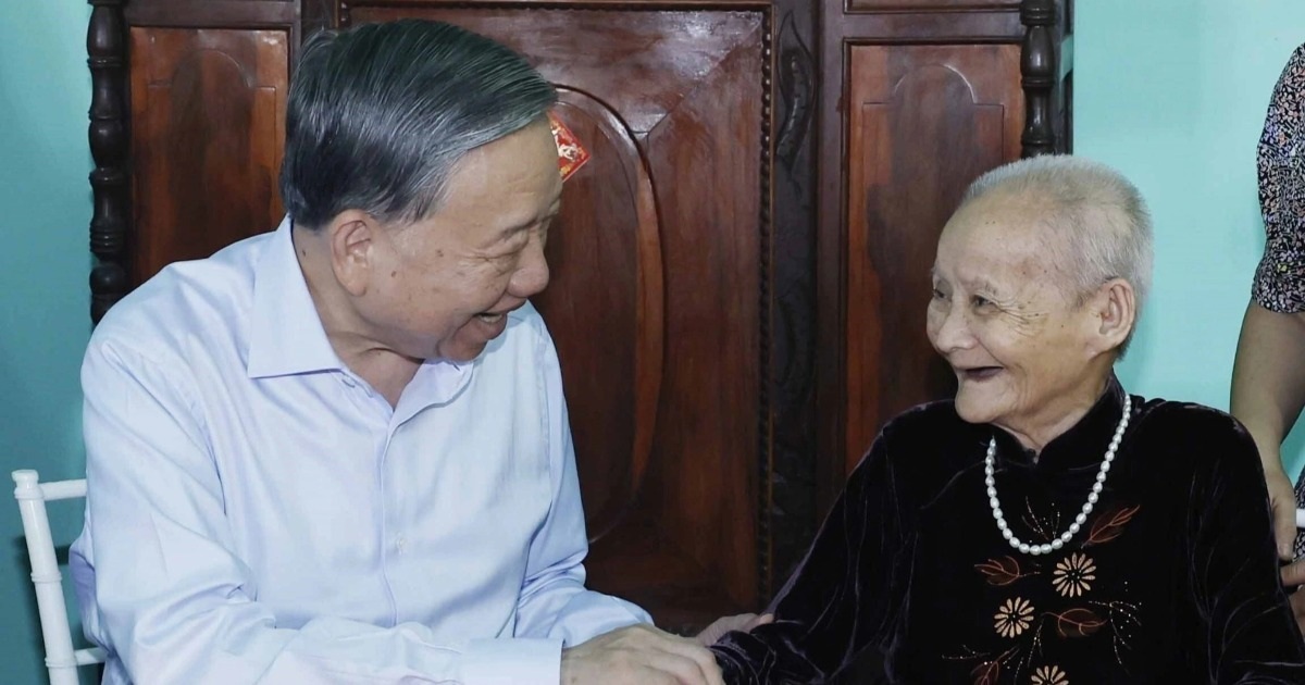 Tổng Bí thư, Chủ tịch nước Tô Lâm thăm Mẹ Việt Nam Anh hùng tại TPHCM