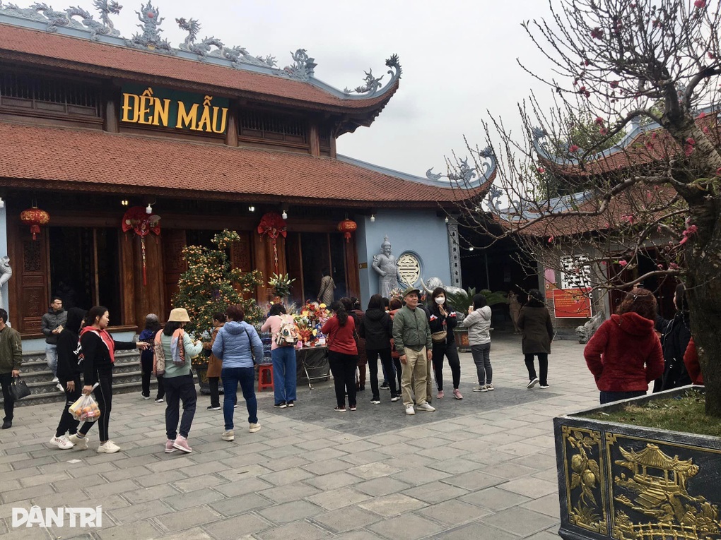 Ngày mùng 7 Tết, hàng ngàn người tới thăm Cửa khẩu quốc tế Lào Cai - 6 Ngày mùng 7 Tết, hàng ngàn người tới thăm Cửa khẩu quốc tế Lào Cai - 6