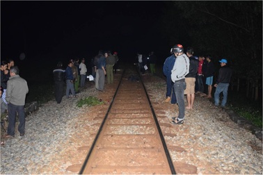 Ngồi trên đường ray, nam thanh niên bị tàu hỏa tông tử vong