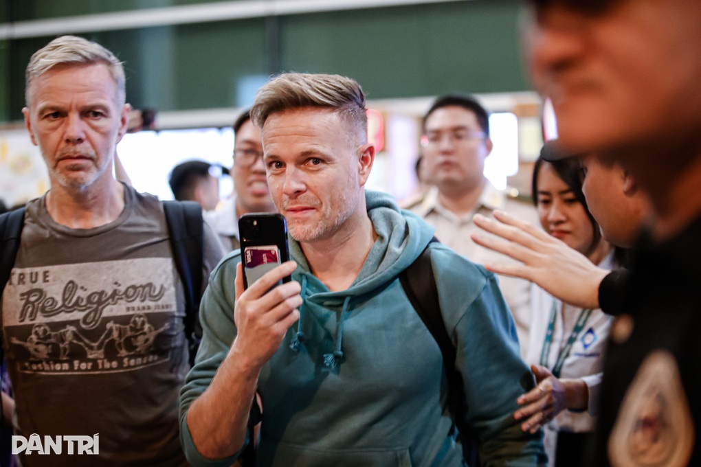Westlife được bảo vệ nghiêm ngặt khi đến TPHCM, thân thiện chào fan Việt - 5 Westlife được bảo vệ nghiêm ngặt khi đến TPHCM, thân thiện chào fan Việt - 5