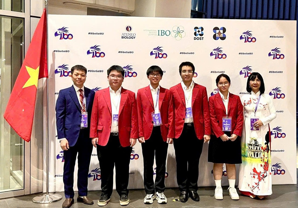 2 học sinh trường Ams giành huy chương Olympic Sinh học quốc tế 2025 - 1 2 học sinh trường Ams giành huy chương Olympic Sinh học quốc tế 2025 - 1