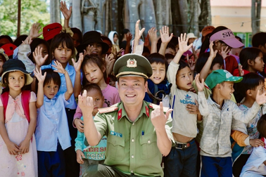 Cuộc tìm kiếm sau 50 năm thất lạc: Chuyện từ một người "giấu mặt"