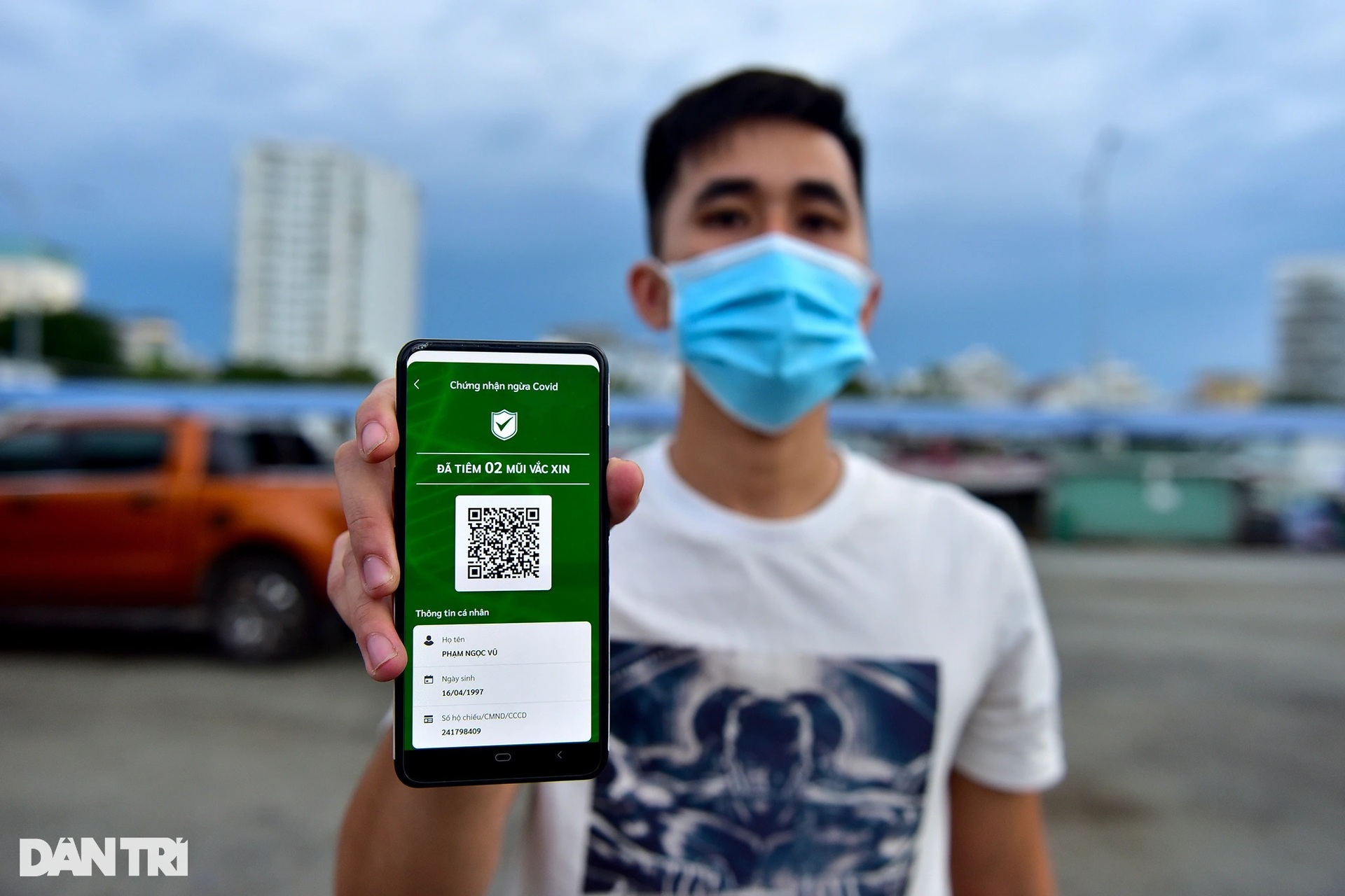 Cô gái bật khóc vì quên giấy tiêm vaccine khi về quê ở bến xe Miền Đông - 6 Cô gái bật khóc vì quên giấy tiêm vaccine khi về quê ở bến xe Miền Đông - 6