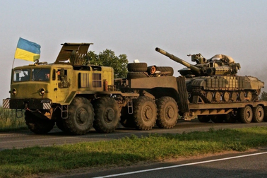 Xe tăng Ukraine áp sát Lugansk, chuẩn bị tấn công phòng tuyến Nga