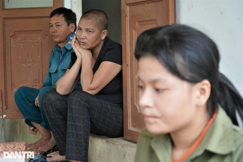 Xót thương người mẹ mắc ung thư lo mình mất đi 3 con nguy cơ thất học - 7 Xót thương người mẹ mắc ung thư lo mình mất đi 3 con nguy cơ thất học - 7