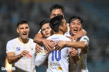 Quang Hải tạo siêu phẩm, CLB Hà Nội đánh bại Thanh Hóa