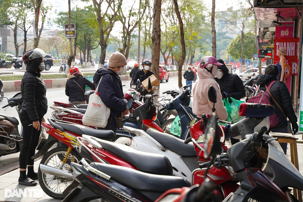 Thiếu đơn bác sĩ, người dân ngán ngẩm khi không được mua thuốc trị Covid-19 - 10 Thiếu đơn bác sĩ, người dân ngán ngẩm khi không được mua thuốc trị Covid-19 - 10
