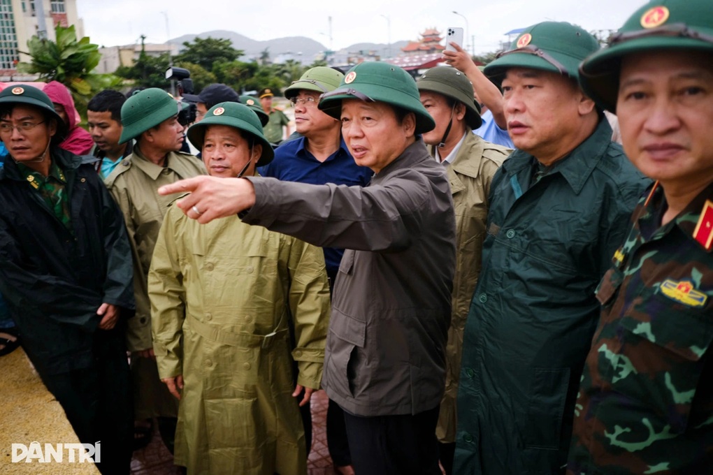 Phó Thủ tướng Trần Hồng Hà: Lên phương án cho kịch bản bão nguy hiểm - 3 Phó Thủ tướng Trần Hồng Hà: Lên phương án cho kịch bản bão nguy hiểm - 3
