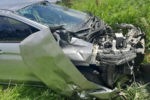 Ô tô va chạm tàu hỏa, 5 người thương vong