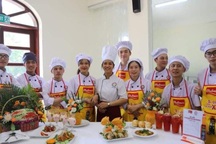 Tỉnh táo học nghề để làm việc, không chọn nghề theo "đám đông"