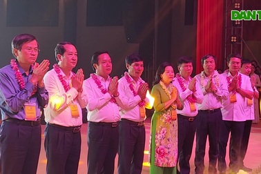 Hàng nghìn người dự Đại lễ Phật đản tại ngôi chùa lớn nhất Việt Nam