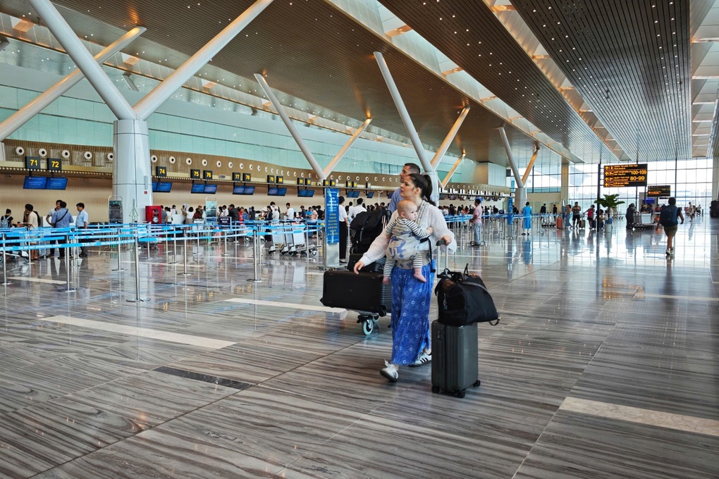 Ga T3 Tân Sơn Nhất: Toàn bộ sàn nhà thực sự không ổn về mặt thẩm mỹ - 2 Ga T3 Tân Sơn Nhất: Toàn bộ sàn nhà thực sự không ổn về mặt thẩm mỹ - 2