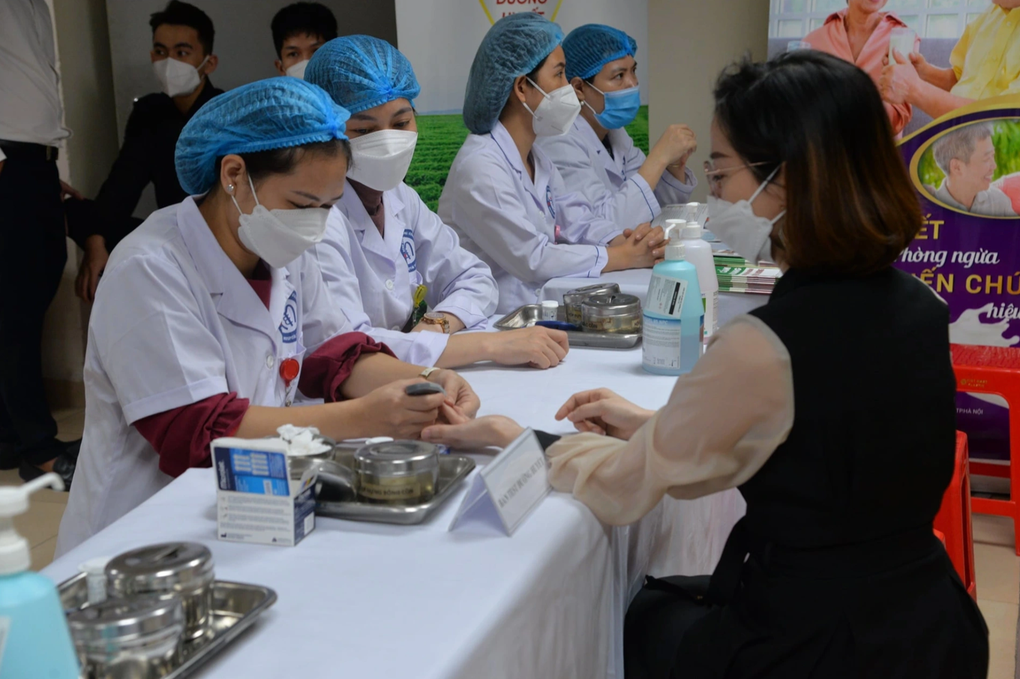 3 lưu ý quan trọng với người bệnh đái tháo đường trong ngày hè - 1 3 lưu ý quan trọng với người bệnh đái tháo đường trong ngày hè - 1