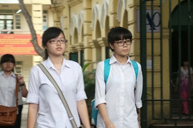 Hà Nội: Nhiều lớp chuyên hạ điểm chuẩn
