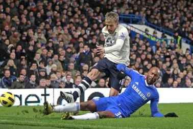 Vận may lảng tránh Chelsea, MU dễ thở