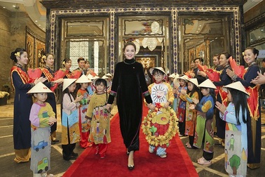 Ái nữ gia tộc họ Trương rạng rỡ đón tiếp thầy trò Park Hang Seo