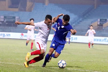 Thắng khó nhọc U19 Philippines, U19 Việt Nam đứng đầu bảng