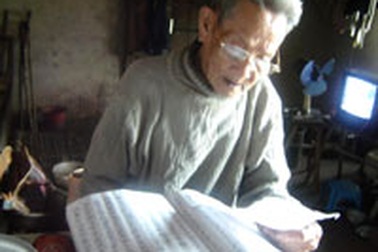 Gặp người hiến tặng thư viện hàng trăm pho sách cổ