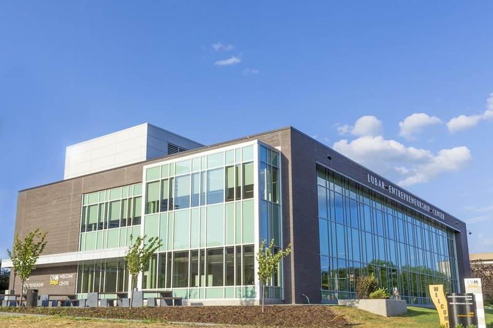 University of Wisconsin-Milwaukee - Nơi nắm giữ chìa khóa mở ra thế giới với muôn vàn cơ hội - 5 University of Wisconsin-Milwaukee - Nơi nắm giữ chìa khóa mở ra thế giới với muôn vàn cơ hội - 5