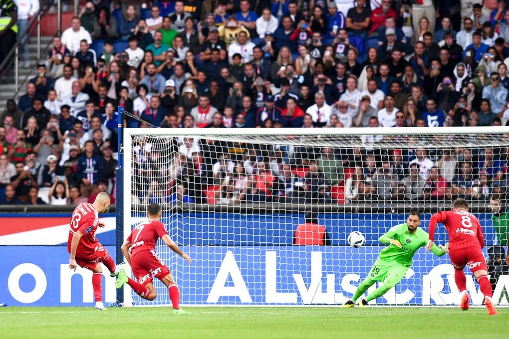 Neymar tỏa sáng, PSG giành lại ngôi đầu Ligue 1 - 4 Neymar tỏa sáng, PSG giành lại ngôi đầu Ligue 1 - 4