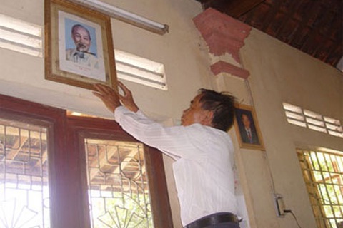 Một huyện miền núi có hơn 90% gia đình treo ảnh Bác Hồ