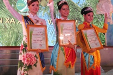 Nguyễn Thị Mỹ Hạnh đăng quang “Người đẹp xứ dừa 2012”