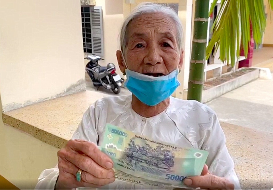 Nhà nước ráng lo giùm, dân đã nhận được tiền rồi, xin cảm ơn - 1 Nhà nước ráng lo giùm, dân đã nhận được tiền rồi, xin cảm ơn - 1