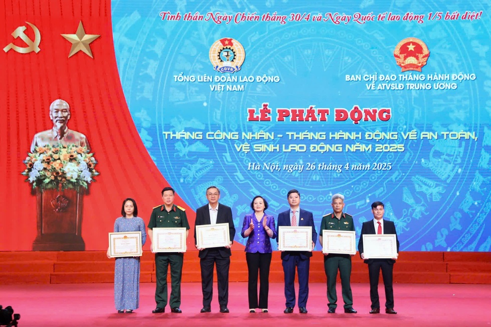 Nỗi day dứt của lãnh đạo khi hơn 700 lao động đi làm không bao giờ trở về - 8 Nỗi day dứt của lãnh đạo khi hơn 700 lao động đi làm không bao giờ trở về - 8