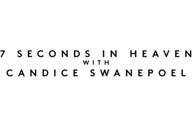 Candice Swanepoel rạng rỡ trả lời phỏng vấn