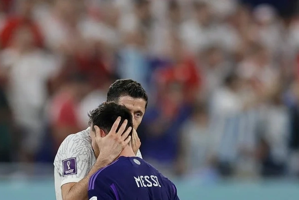 Lewandowski tiết lộ những lời đã trao đổi với Messi - 2 Lewandowski tiết lộ những lời đã trao đổi với Messi - 2