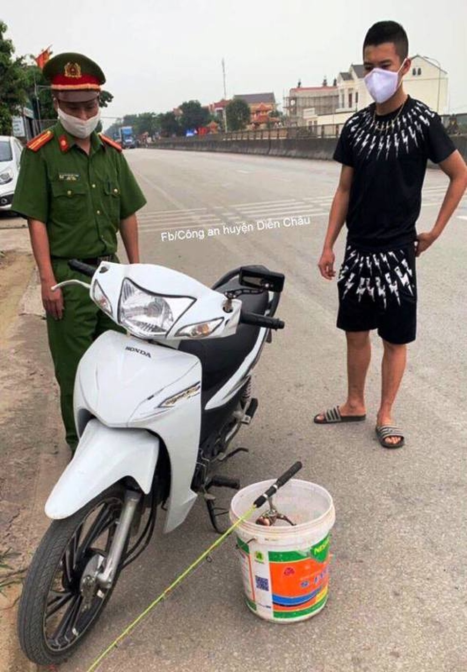 Thông tin cụ bà đói kém bi đát giữa mùa dịch là bịa đặt - 3 Thông tin cụ bà đói kém bi đát giữa mùa dịch là bịa đặt - 3