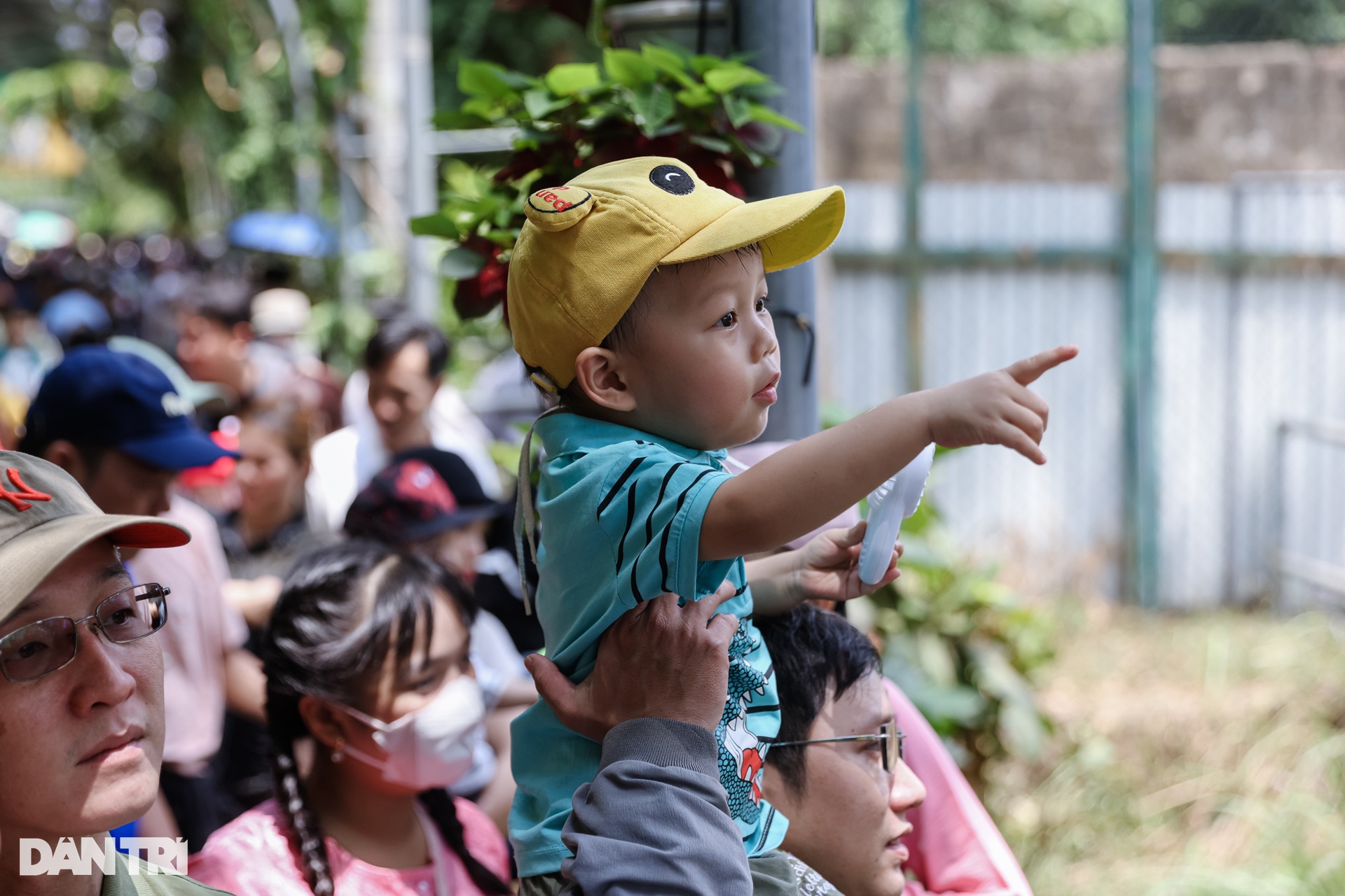 Thảo Cầm Viên Sài Gòn đông nghịt người dịp Giỗ Tổ Hùng Vương - 6 Thảo Cầm Viên Sài Gòn đông nghịt người dịp Giỗ Tổ Hùng Vương - 6