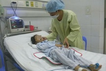 4 trẻ đồng loạt nhập viện, 1 tử vong bất thường