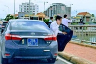 Chủ tịch Quảng Bình lên tiếng về đoàn xe biển xanh dừng trên cầu chụp ảnh