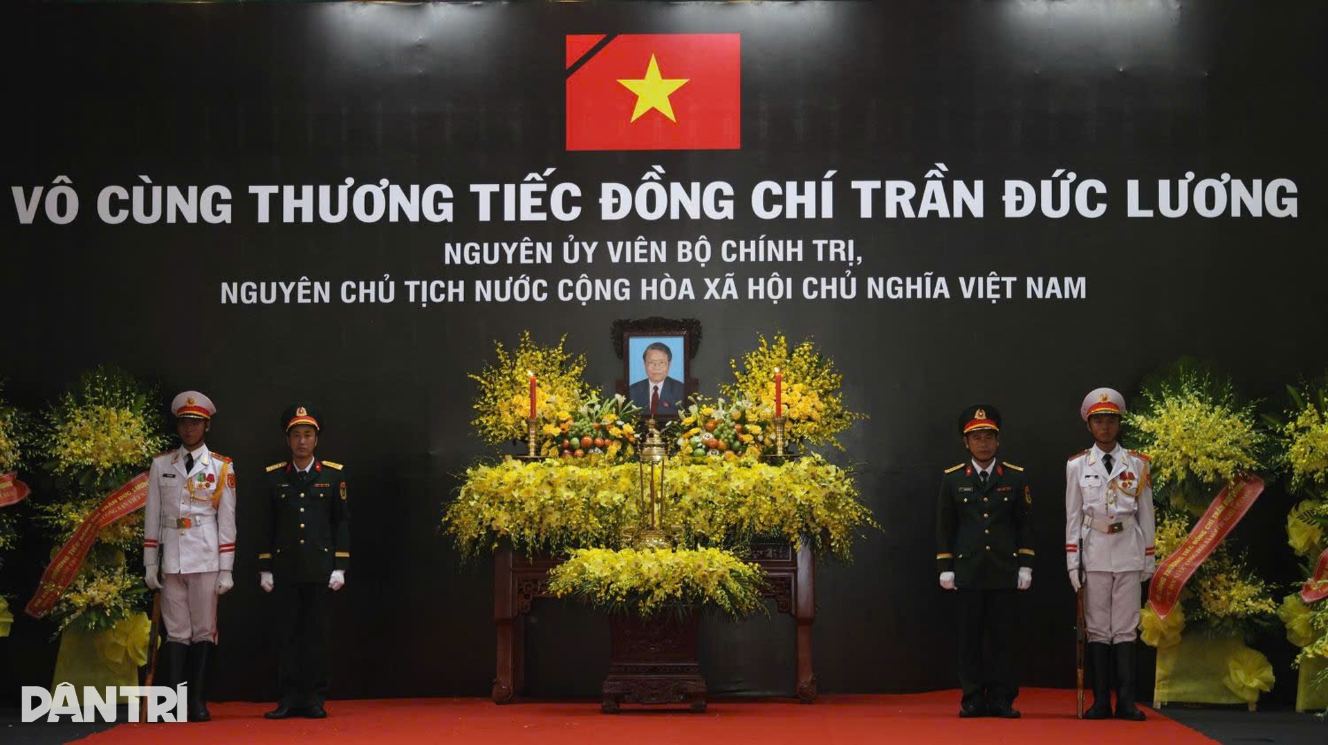 Hình ảnh trang nghiêm lễ tang nguyên Chủ tịch nước Trần Đức Lương - 16 Hình ảnh trang nghiêm lễ tang nguyên Chủ tịch nước Trần Đức Lương - 16