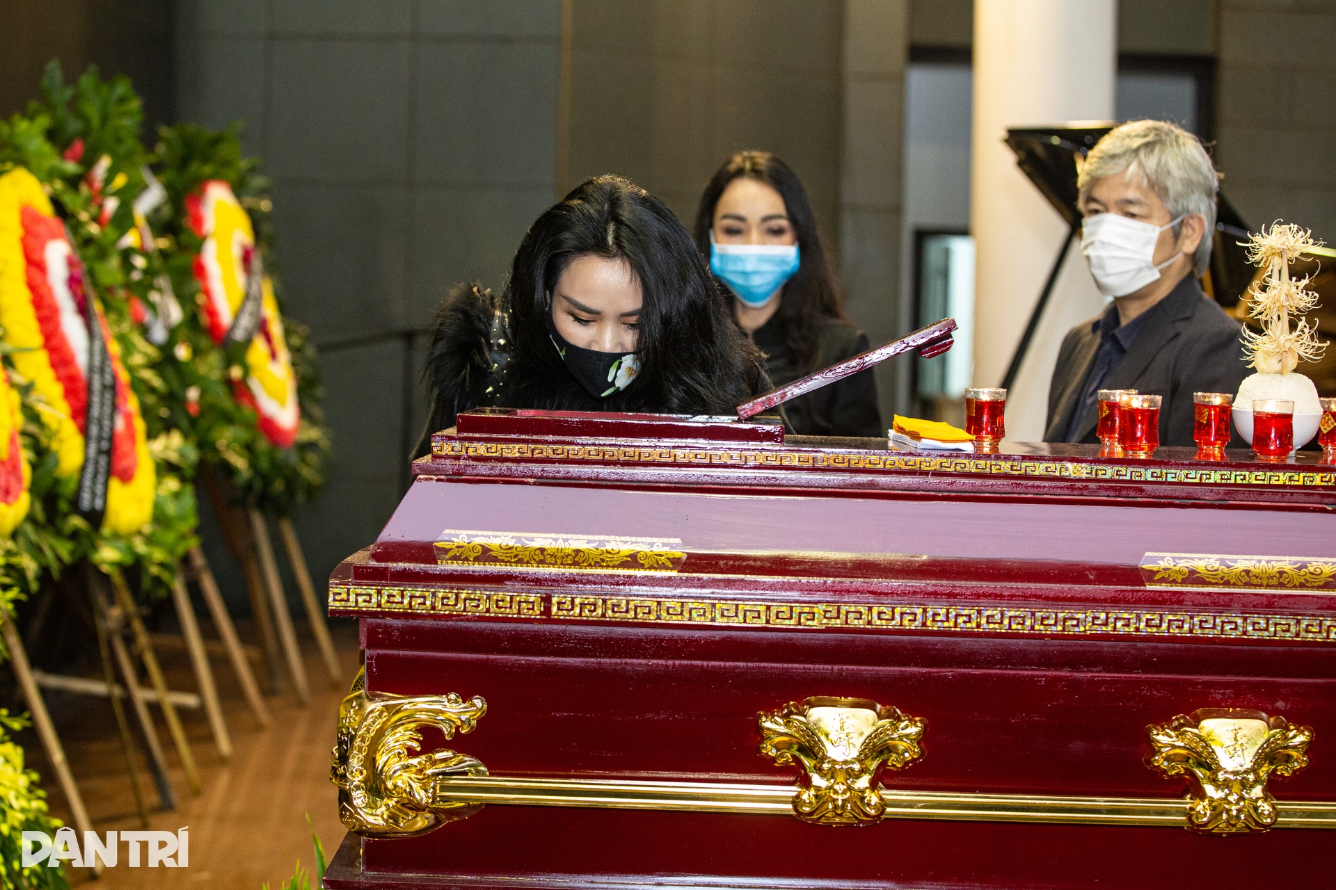 NS Đặng Thái Sơn chơi Hành khúc tang lễ tiễn biệt mẹ - NGND Thái Thị Liên - 11 NS Đặng Thái Sơn chơi Hành khúc tang lễ tiễn biệt mẹ - NGND Thái Thị Liên - 11